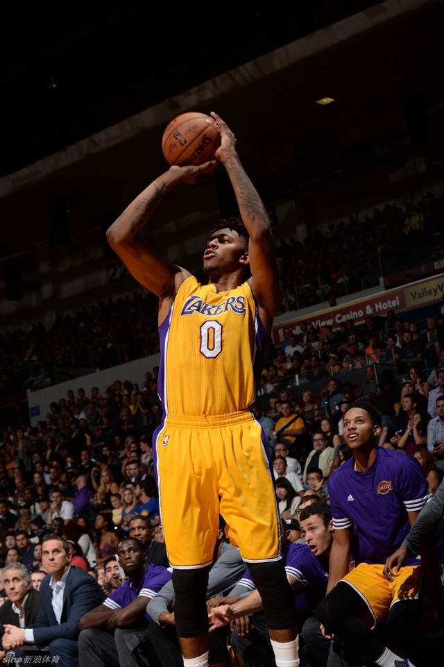 无球三分出 无球三分出